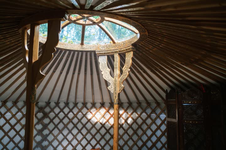 Pohled do klenby mongolské jurty